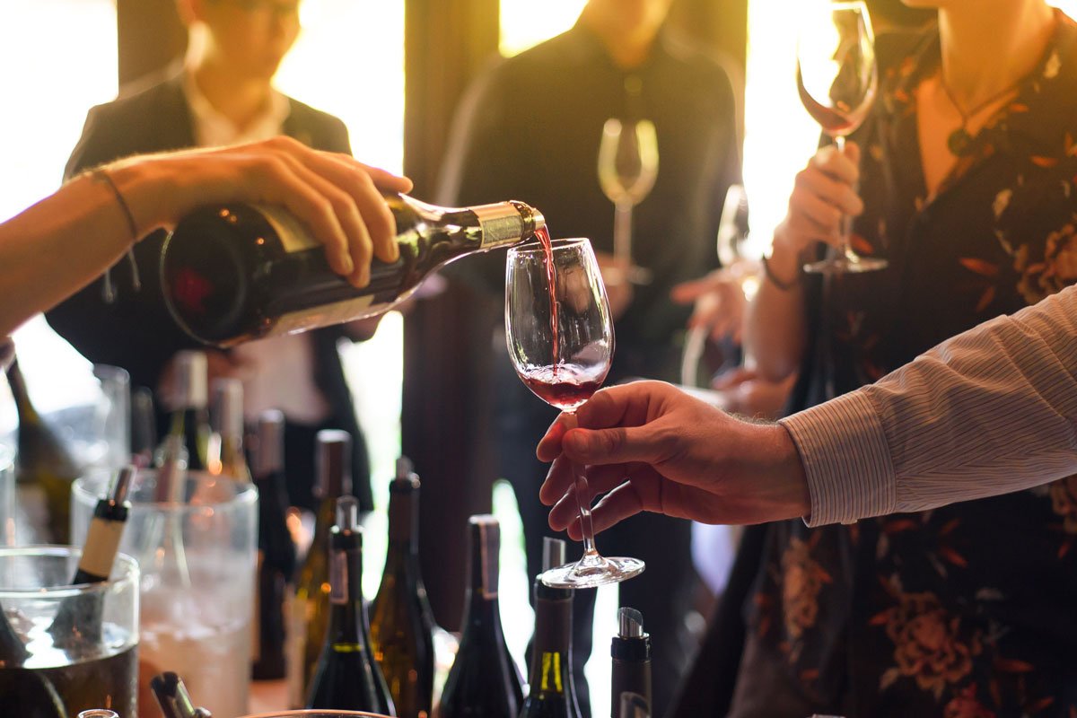 How to Serve Wine: Tips and Etiquette